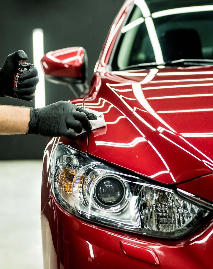 Nos carrossiers passionnés possèdent une vaste expérience dans la réparation et la peinture de carrosserie. 